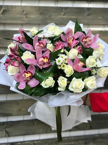 Букет цветов из: Розы и Хризантемы в Карталах