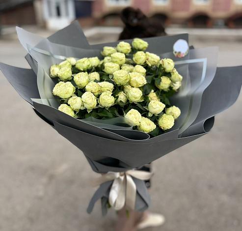 Букет Белые кустовые розы Солинеро в Карталах