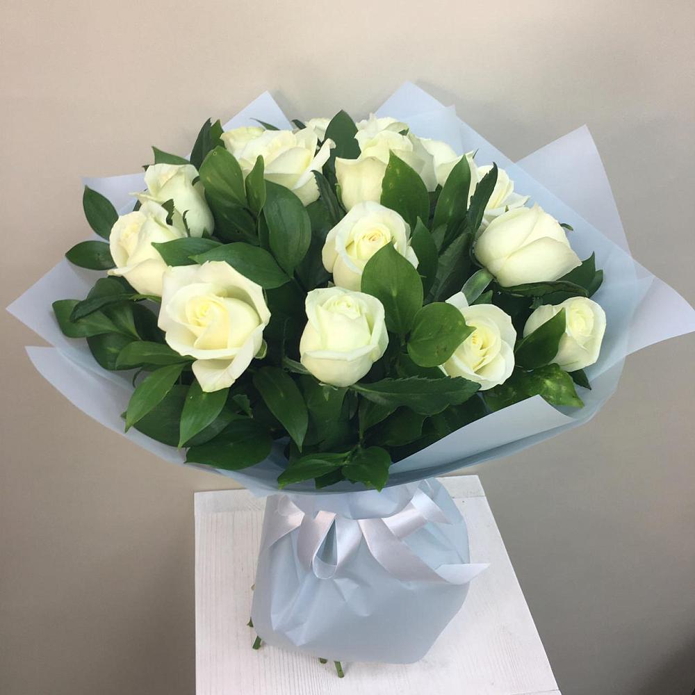 Букет 15 Белых роз Проуд в Карталах