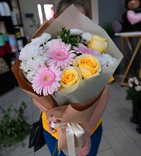 Букет цветов из:  Герберы, Розы и Хризантемы в Карталах