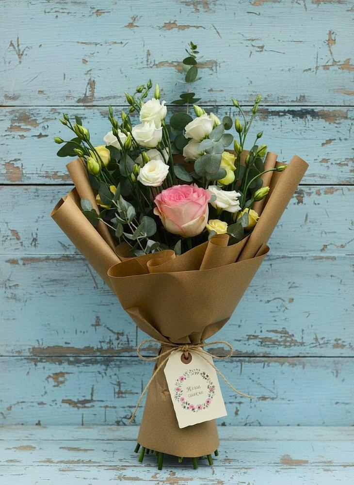 Букет цветов из: Розы и Лизиантусы в Карталах