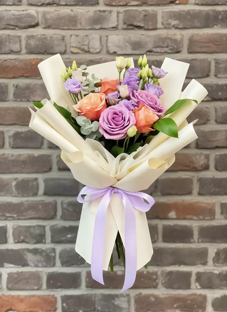 Букет цветов из: Лизиантусы и Розы в Карталах