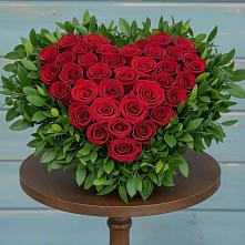 Цветочная композиция из Розы в виде сердца в Карталах