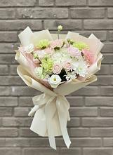Букет цветов из:  Гвоздики, Розы, Лизиантусы и Хризантемы в Карталах