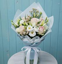 Букет цветов из:  Розы и Лизиантусы в Карталах