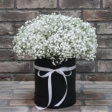 Цветочная композиция из Гипсофила в шляпной коробке в Карталах