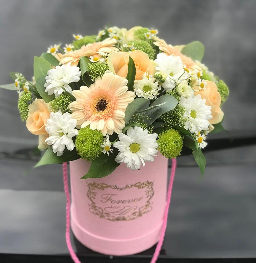 Цветочная композиция из Розы, Герберы и Хризантемы в шляпной коробке в Карталах