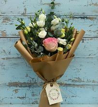 Букет цветов из:  Розы и Лизиантусы в Карталах