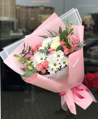 Букет цветов из: Розы, Лизиантусы и Хризантемы в Карталах