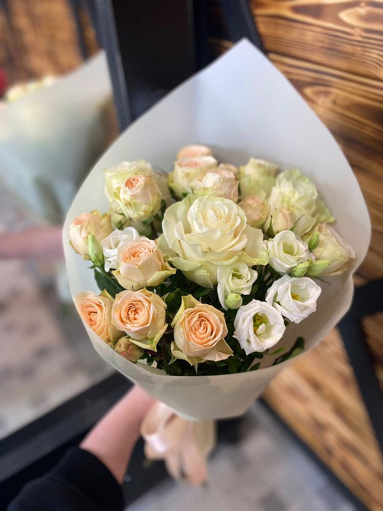 Букет цветов из: Розы и Лизиантусы в Карталах